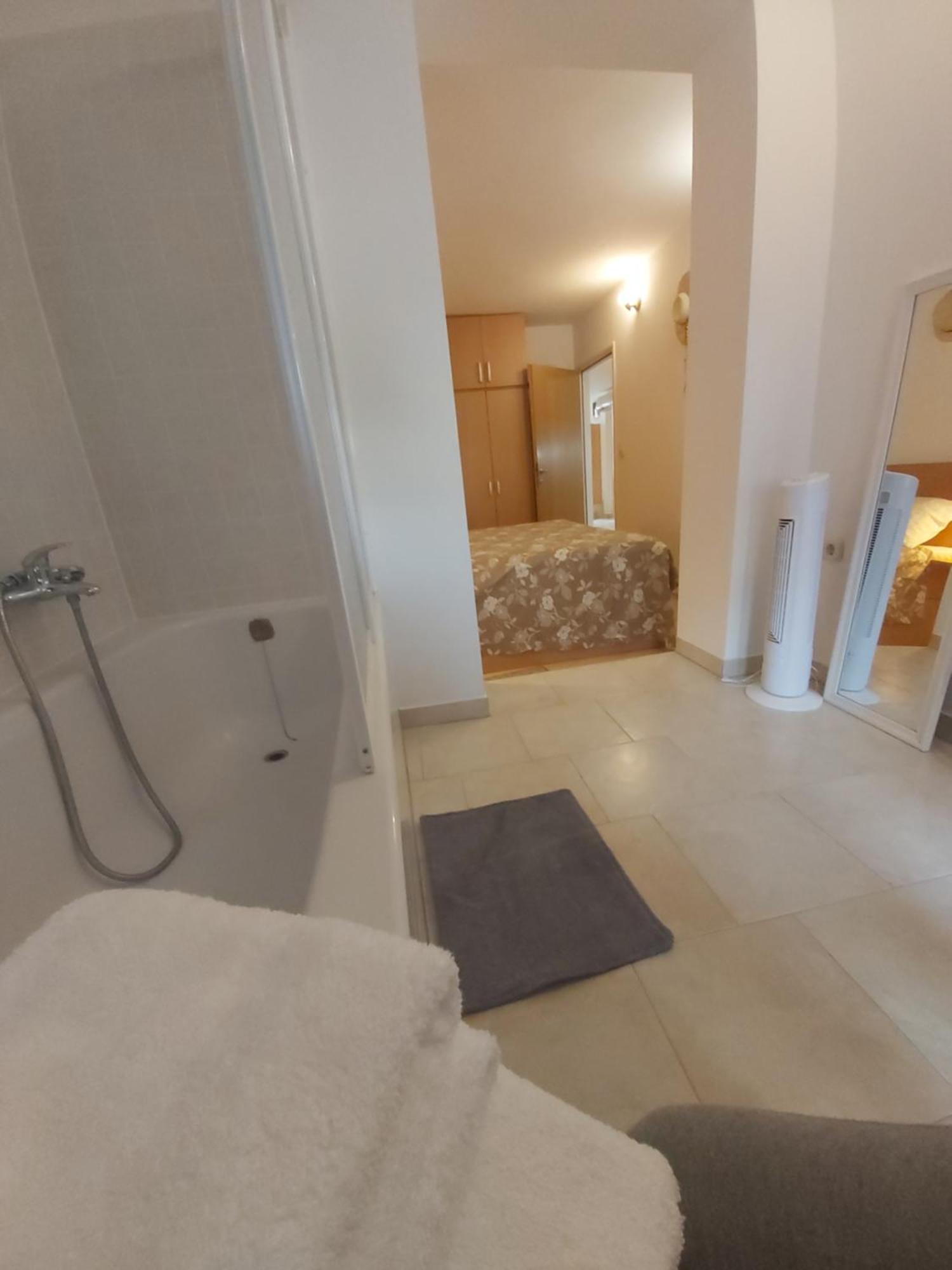 Apartman Luce With Shared Pool 扎达尔 外观 照片